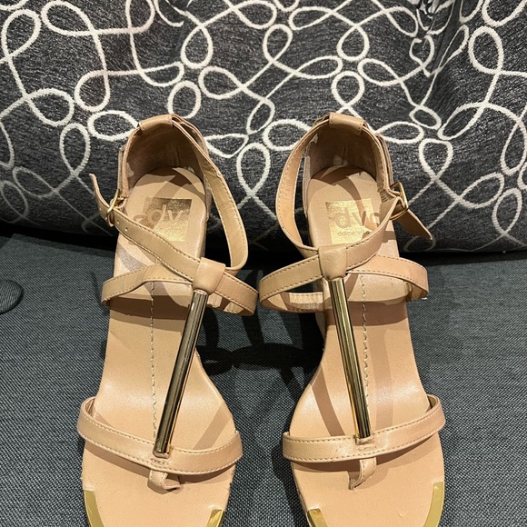 Dolce Vita Cork effect, Thong Wedge Sandal with gold accents, Never Worn… - Picture 5 of 14